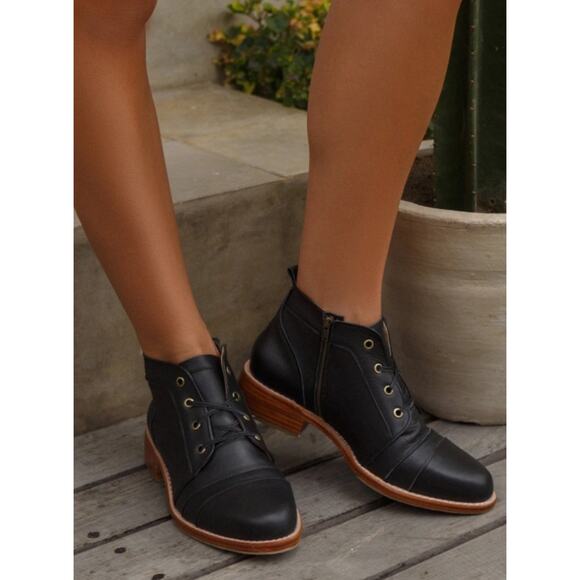 NEW Bali ELF Handmade Passage Lace Up Boots •8• Black Leather Bootie Shoes $190 - Picture 2 of 14